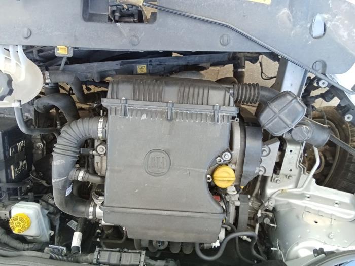 Fiat Tipo 1.4 16V Skrotfordon (2016, GRIJS)