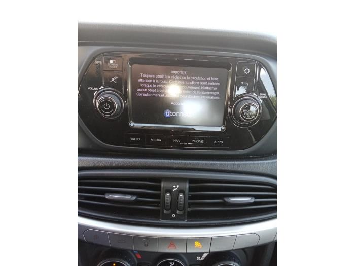 Fiat Tipo 1.4 16V Skrotfordon (2016, GRIJS)