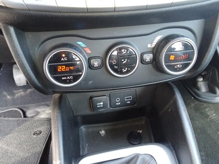 Fiat Tipo 1.4 16V Skrotfordon (2016, GRIJS)