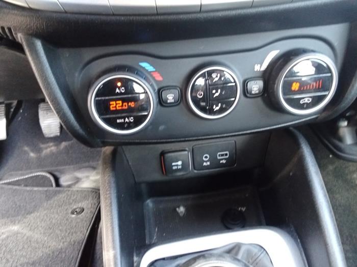 Fiat Tipo 1.4 16V Skrotfordon (2016, GRIJS)