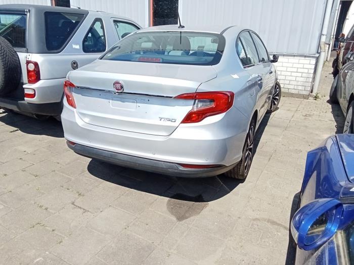 Fiat Tipo 1.4 16V Skrotfordon (2016, GRIJS)