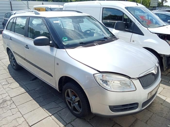 Skoda Fabia II Combi 1.2i 12V Skrotfordon (2009, GRIJS)