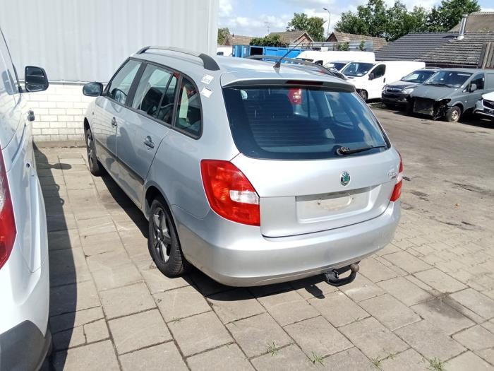 Skoda Fabia II Combi 1.2i 12V Skrotfordon (2009, GRIJS)