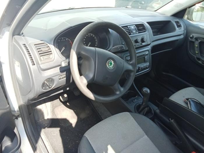 Skoda Fabia II Combi 1.2i 12V Skrotfordon (2009, GRIJS)