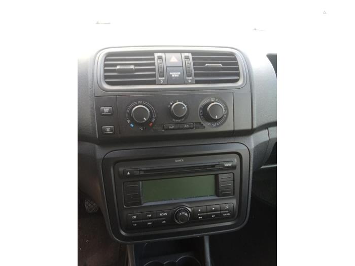 Skoda Fabia II Combi 1.2i 12V Skrotfordon (2009, GRIJS)