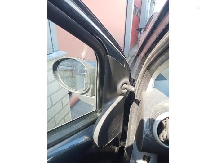 Peugeot 107 1.0 12V Skrotfordon (2008, GRIJS)