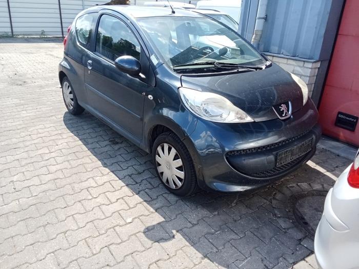 Peugeot 107 1.0 12V Skrotfordon (2008, GRIJS)