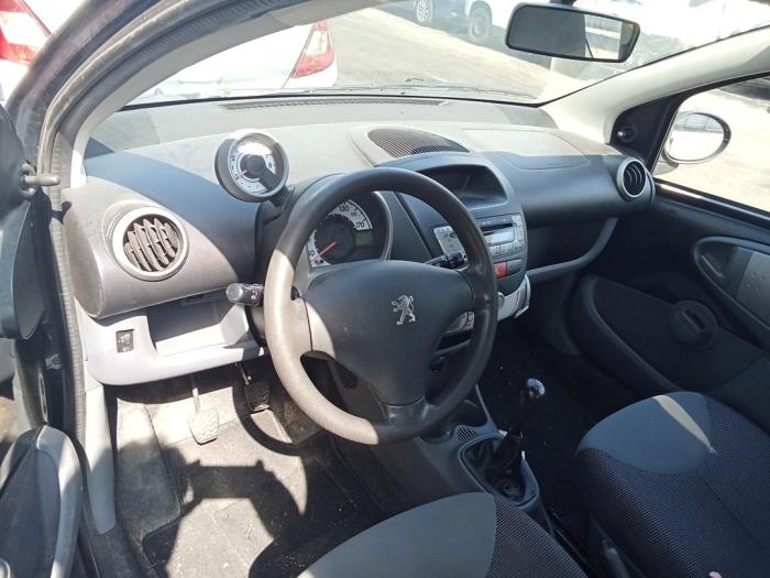 Peugeot 107 1.0 12V Skrotfordon (2008, GRIJS)