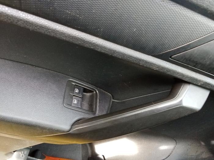 Volkswagen Caddy IV 1.6 TDI 16V Skrotfordon (2015, NIET VAN TOEPASSING)