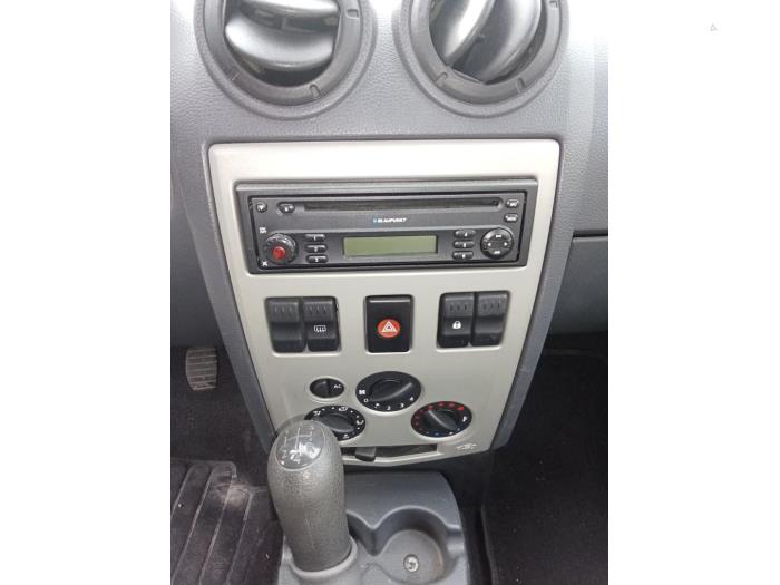 Dacia Logan MCV 1.6 MPI 85 Bifuel Skrotfordon (2010, GRIJS)