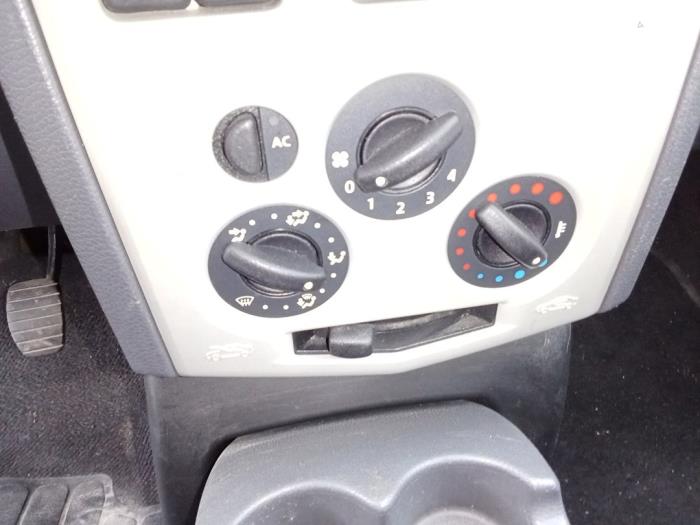 Dacia Logan MCV 1.6 MPI 85 Bifuel Skrotfordon (2010, GRIJS)