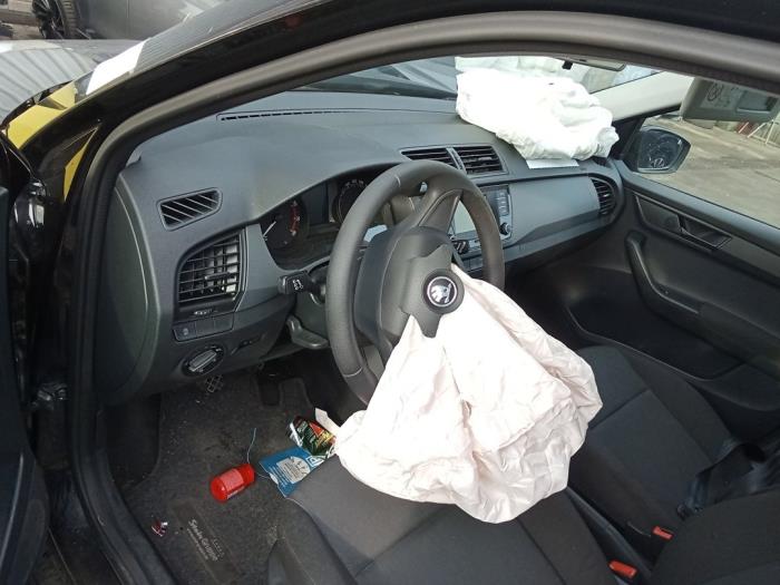 Skoda Fabia III 1.0 12V Sloopvoertuig (2015, Zwart)