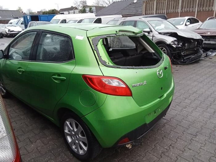 Mazda 2 1.3 16V S-VT Skrotfordon (2012, GROEN)