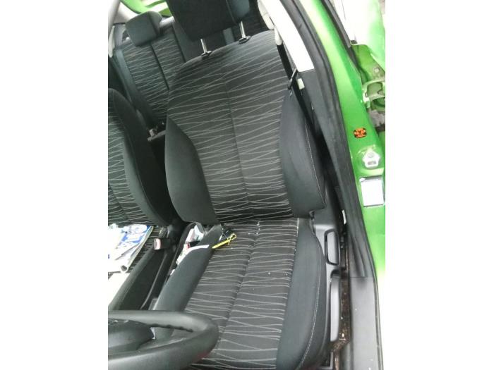 Mazda 2 1.3 16V S-VT Skrotfordon (2012, GROEN)