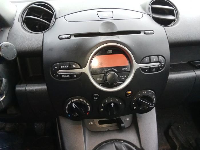 Mazda 2 1.3 16V S-VT Skrotfordon (2012, GROEN)