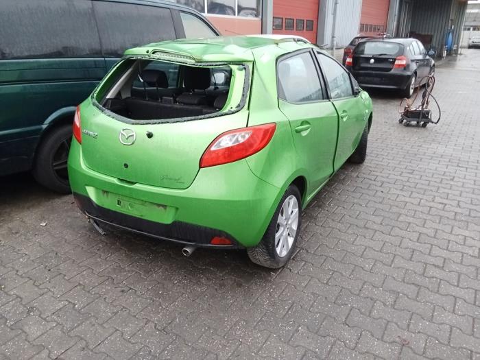 Mazda 2 1.3 16V S-VT Skrotfordon (2012, GROEN)