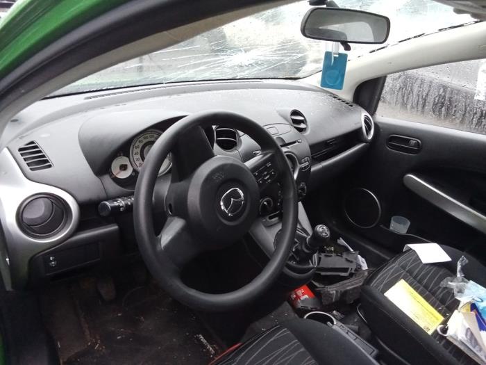 Mazda 2 1.3 16V S-VT Skrotfordon (2012, GROEN)