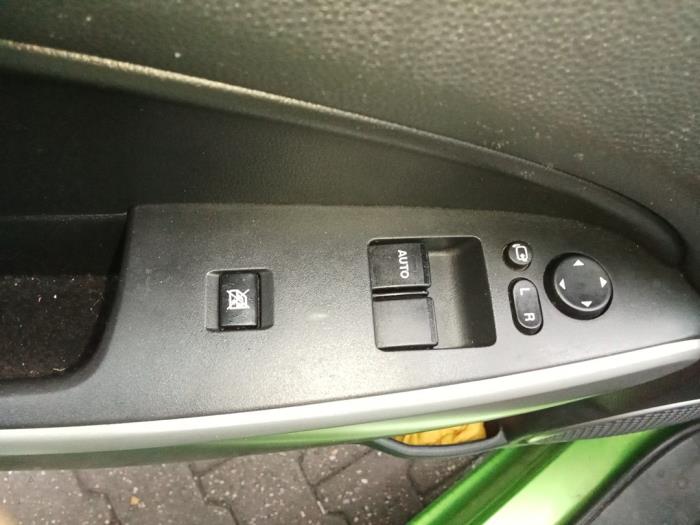 Mazda 2 1.3 16V S-VT Skrotfordon (2012, GROEN)