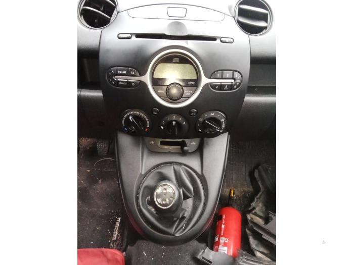 Mazda 2 1.3 16V S-VT Skrotfordon (2012, GROEN)