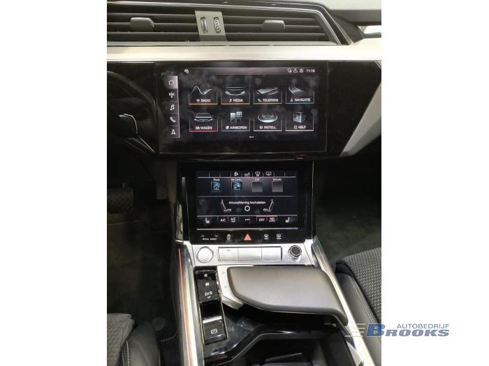 Audi e-tron 55 quattro Skrotfordon (2020, ZWART)