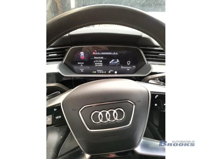 Audi e-tron 55 quattro Skrotfordon (2020, ZWART)