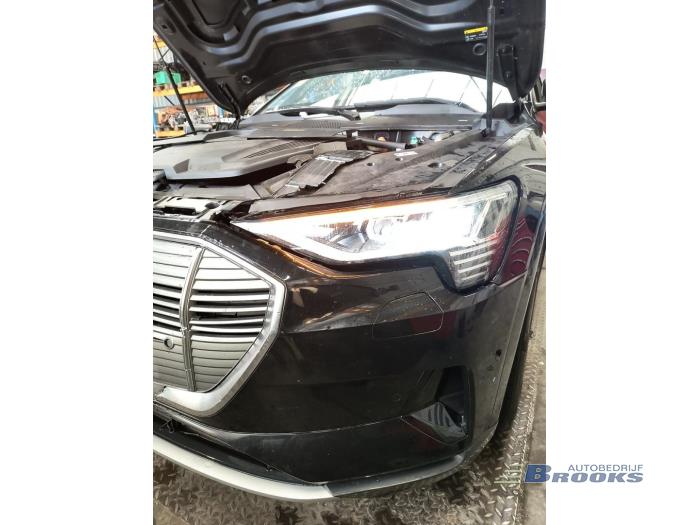 Audi e-tron 55 quattro Skrotfordon (2020, ZWART)