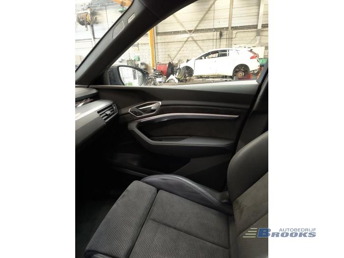 Audi e-tron 55 quattro Skrotfordon (2020, ZWART)