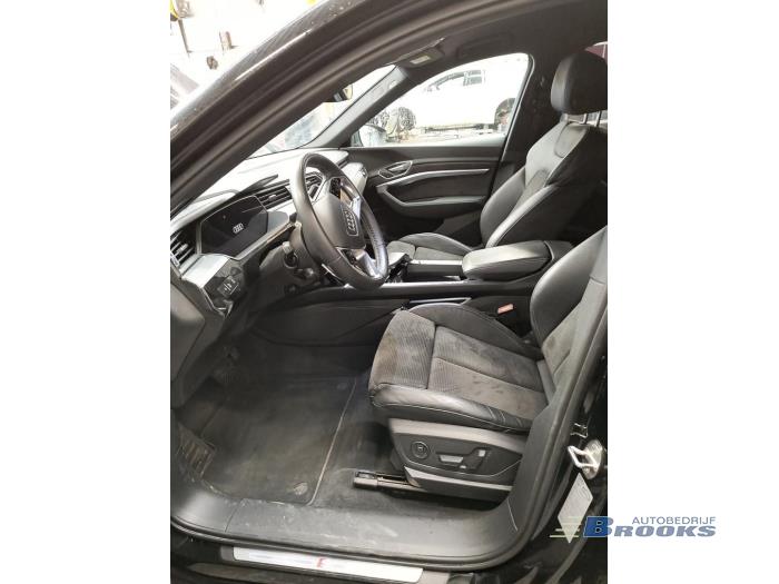 Audi e-tron 55 quattro Skrotfordon (2020, ZWART)