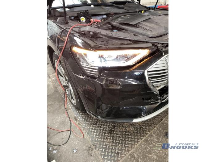 Audi e-tron 55 quattro Skrotfordon (2020, ZWART)