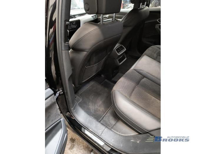 Audi e-tron 55 quattro Skrotfordon (2020, ZWART)