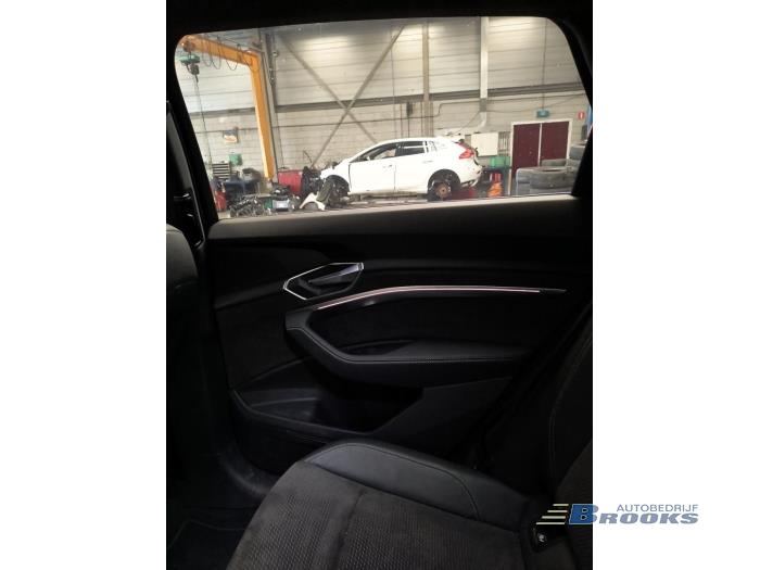 Audi e-tron 55 quattro Skrotfordon (2020, ZWART)