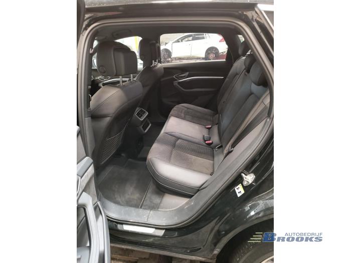 Audi e-tron 55 quattro Skrotfordon (2020, ZWART)