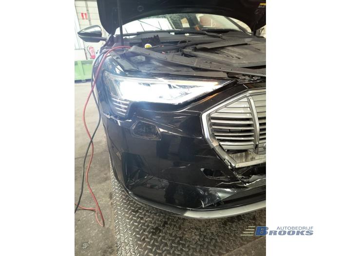 Audi e-tron 55 quattro Skrotfordon (2020, ZWART)