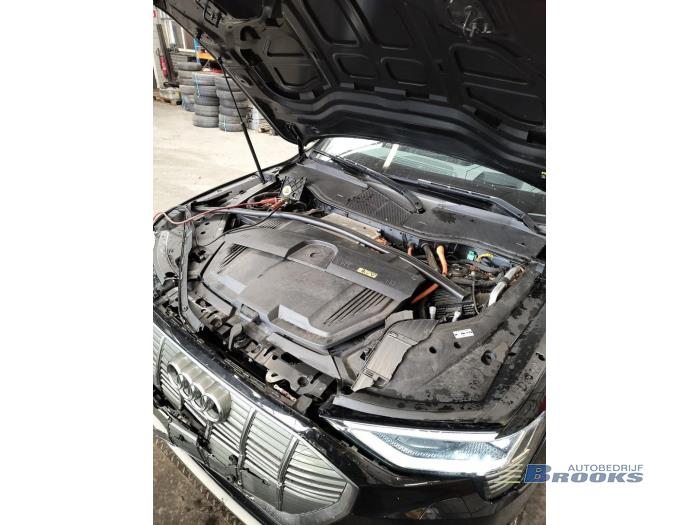 Audi e-tron 55 quattro Skrotfordon (2020, ZWART)