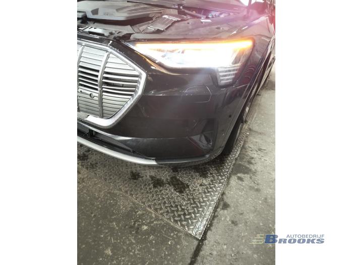 Audi e-tron 55 quattro Skrotfordon (2020, ZWART)