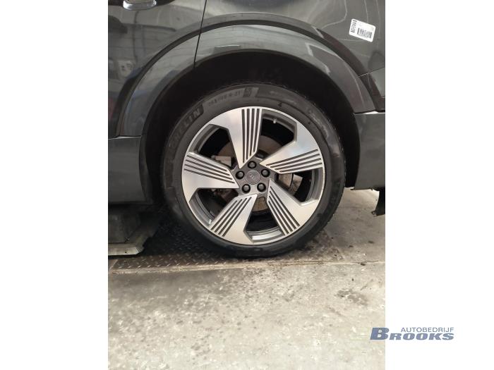 Audi e-tron 55 quattro Skrotfordon (2020, ZWART)