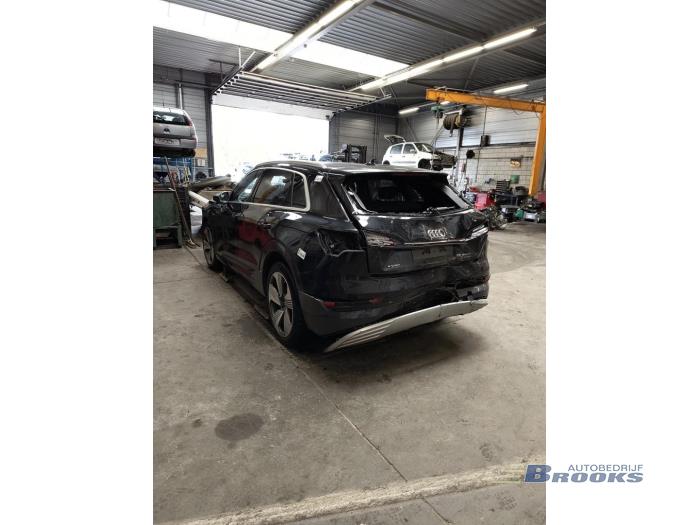 Audi e-tron 55 quattro Skrotfordon (2020, ZWART)
