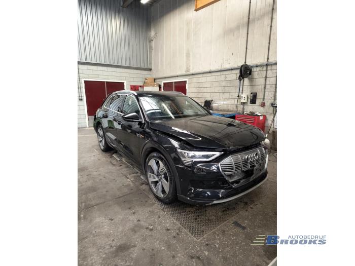 Audi e-tron 55 quattro Skrotfordon (2020, ZWART)