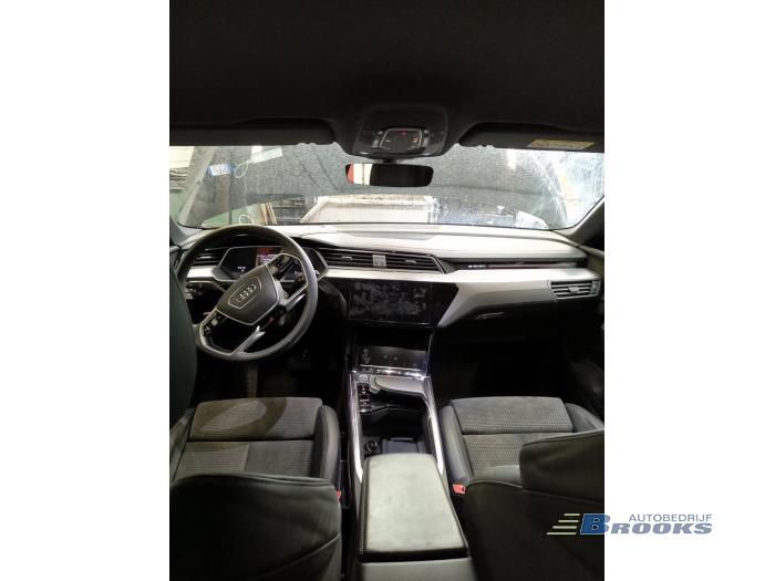 Audi e-tron 55 quattro Skrotfordon (2020, ZWART)