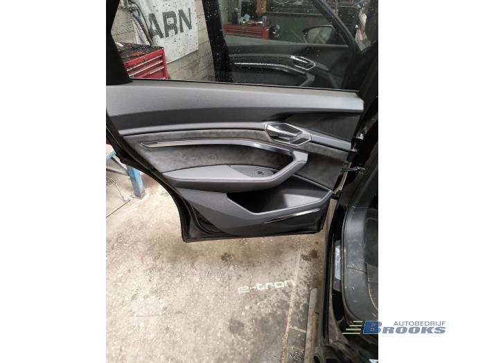 Audi e-tron 55 quattro Skrotfordon (2020, ZWART)