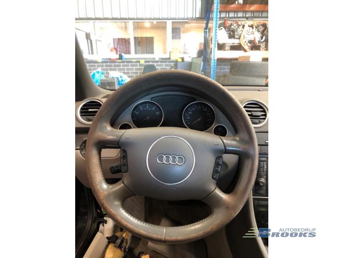 Audi A4 Cabriolet 3.0 V6 30V Skrotfordon (2003, ZWART)