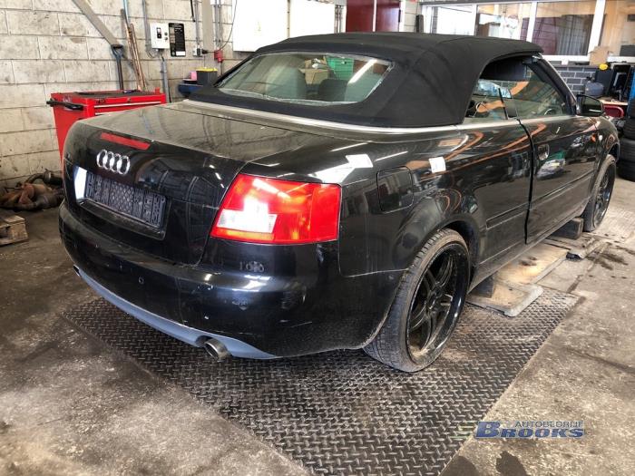 Audi A4 Cabriolet 3.0 V6 30V Skrotfordon (2003, ZWART)