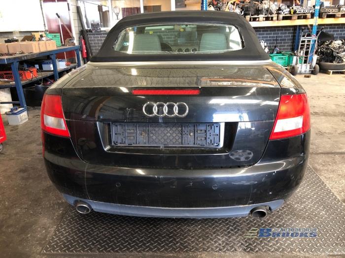 Audi A4 Cabriolet 3.0 V6 30V Skrotfordon (2003, ZWART)