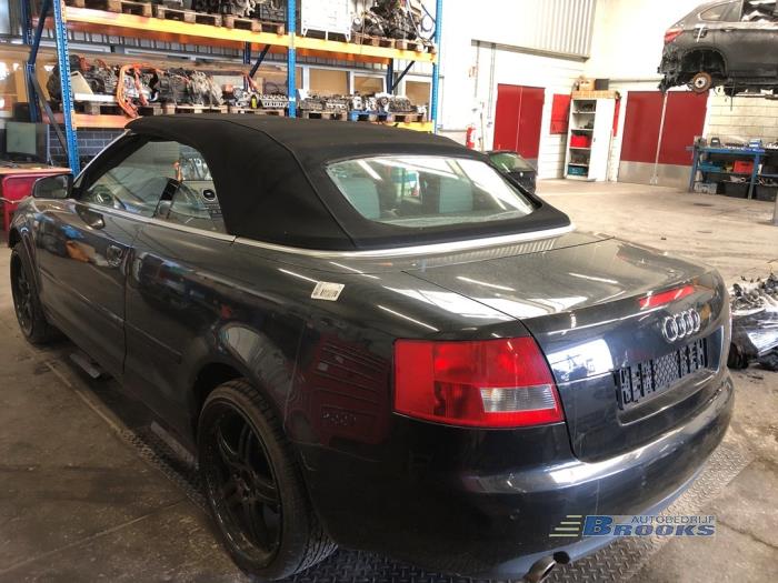 Audi A4 Cabriolet 3.0 V6 30V Skrotfordon (2003, ZWART)