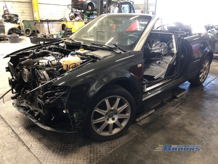 Audi A4 Cabriolet 2.4 V6 30V Sloopvoertuig (2002, Zwart)