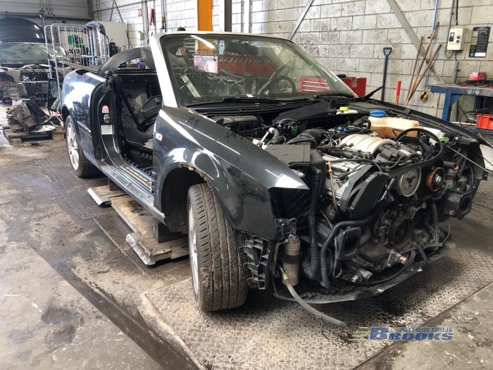 Audi A4 Cabriolet 2.4 V6 30V Sloopvoertuig (2002, Zwart)