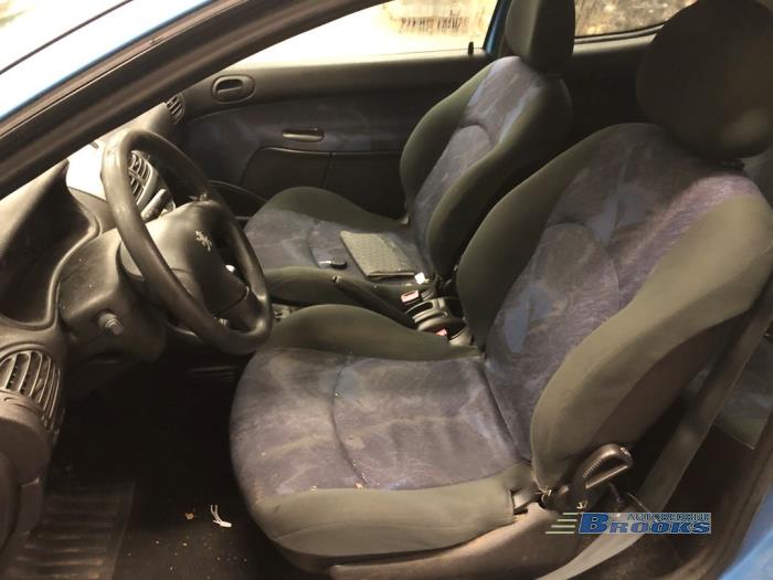 Peugeot 206 1.6 XS,XT Skrotfordon (1999, BLAUW)