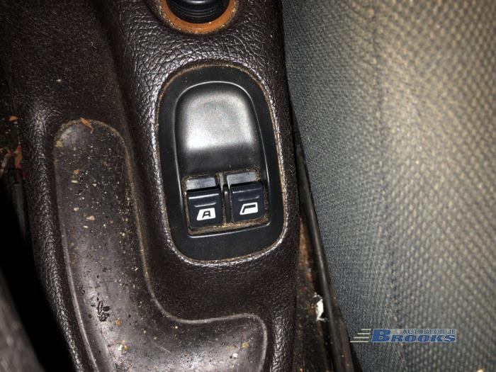 Peugeot 206 1.6 XS,XT Skrotfordon (1999, BLAUW)