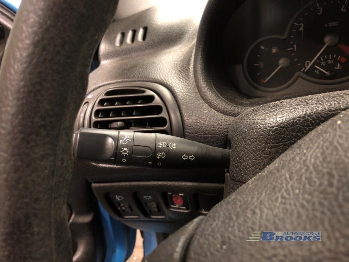 Peugeot 206 1.6 XS,XT Skrotfordon (1999, BLAUW)