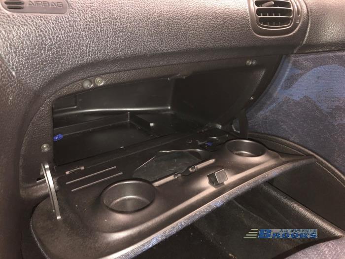 Peugeot 206 1.6 XS,XT Skrotfordon (1999, BLAUW)